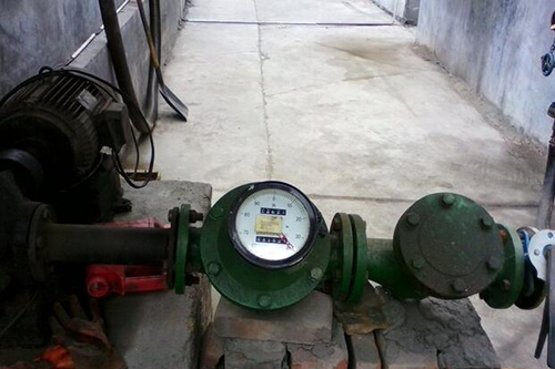 高粘度液體流量計現場安裝使用圖